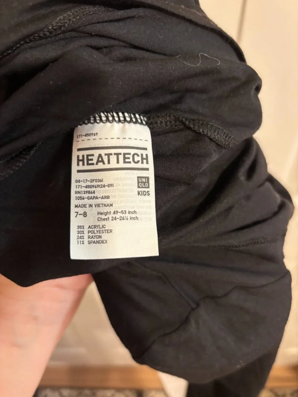 Uniqlo HeatTech Tops base layer set of 3 Kids 7-8